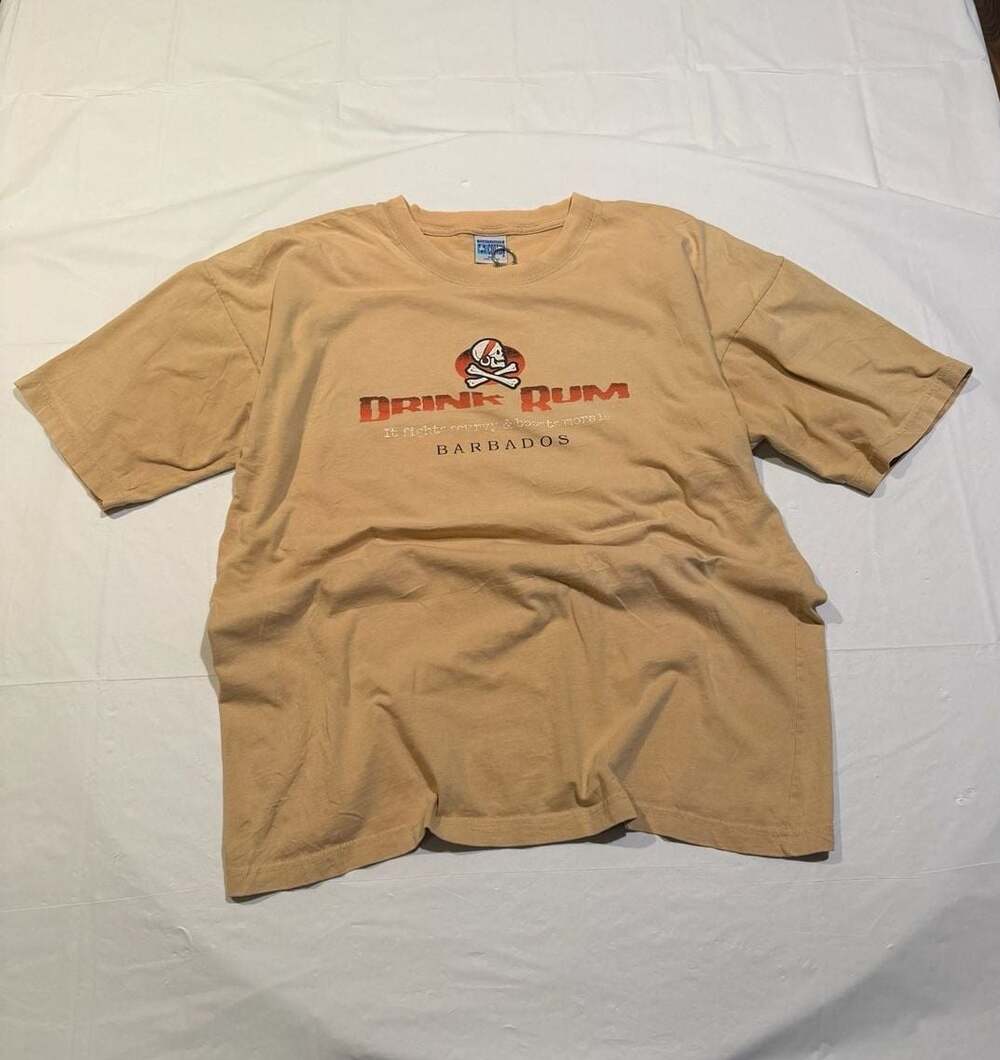 Sun Island‎ Drink Rum It Fights Scurvy & Boosts Morale Barbados Graphic T-Shirt